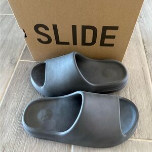 Yeezy grey Slide Sandals